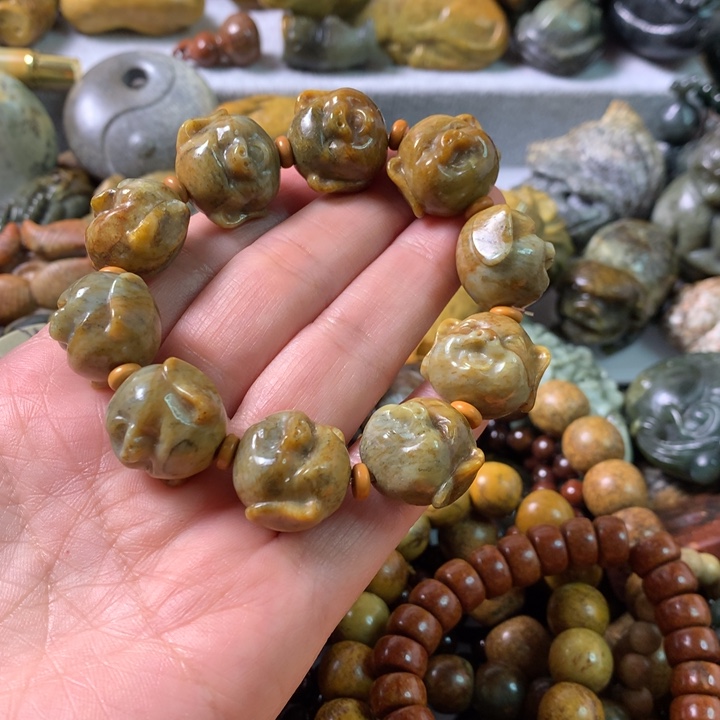 未镶嵌岫岩河磨玉（透闪石质玉）把件