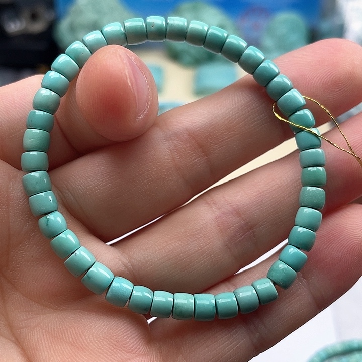 绿松石颈饰未镶嵌