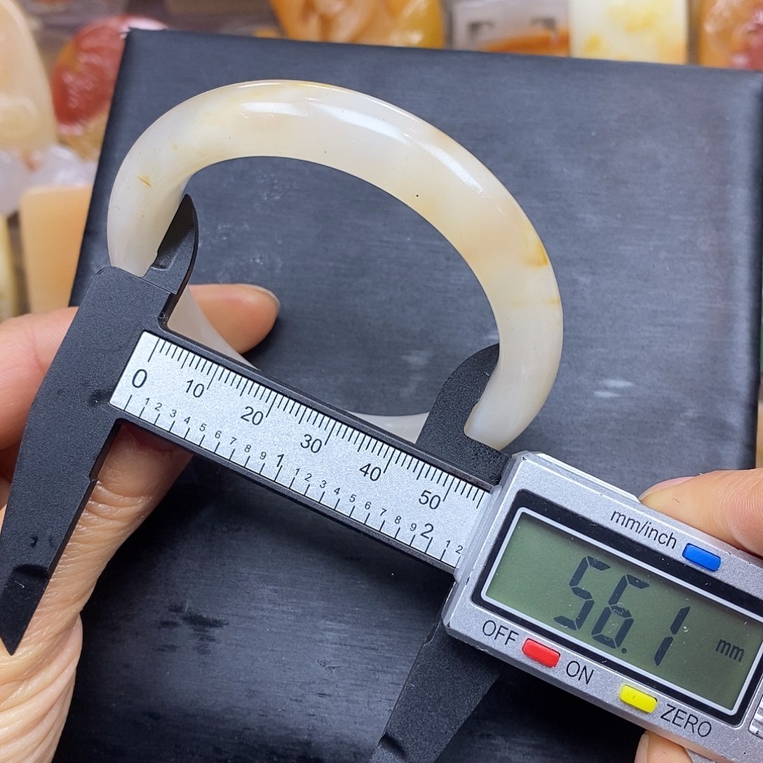 石英质玉（黄龙玉）颈饰未镶嵌