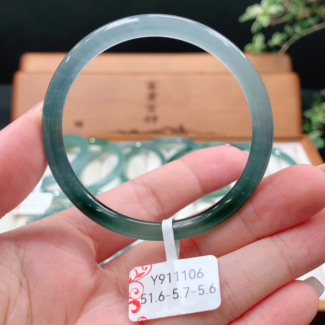 翡翠手镯未镶嵌天然