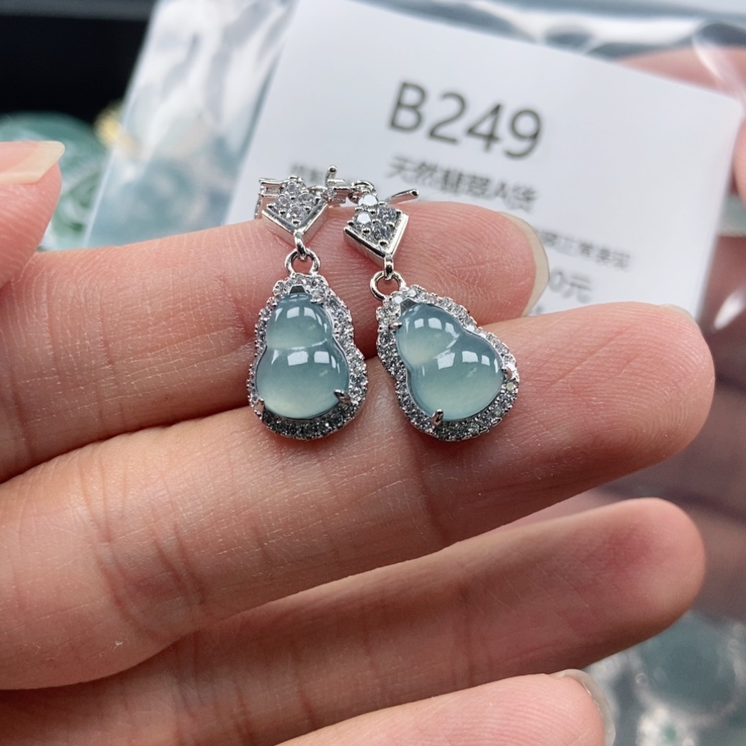 【闪购商品】翡翠吊坠(不含链)未镶嵌