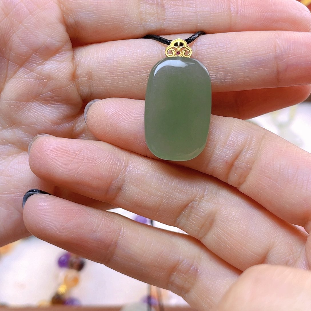 吊坠(赠链)18K金镶嵌和田玉