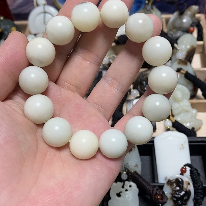 想***单和田玉未镶嵌颈饰