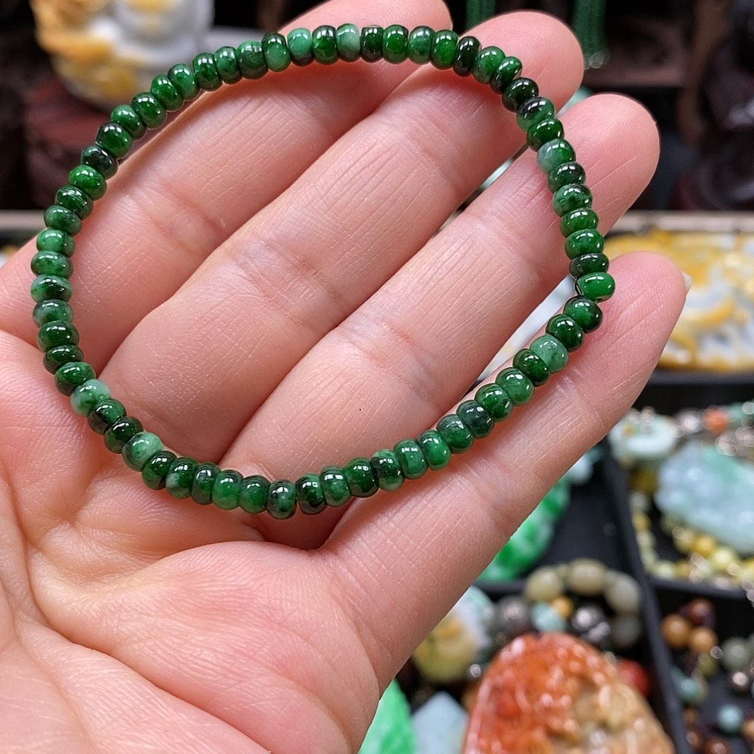 翡翠颈饰未镶嵌美***子翡翠