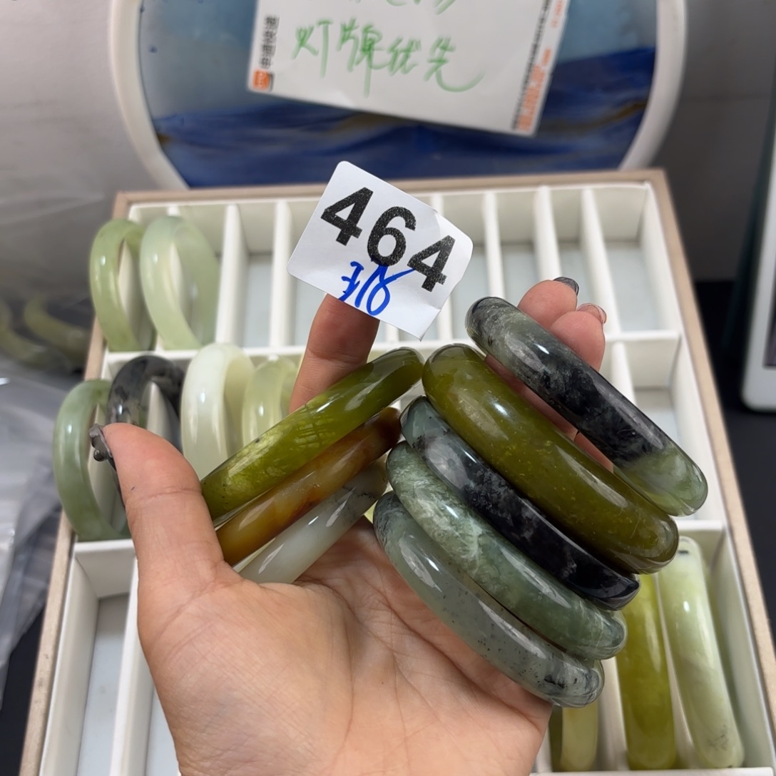 是***%蛇纹石玉未镶嵌手镯