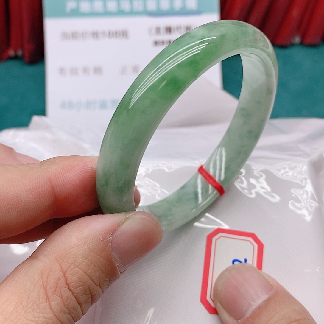 翡翠手镯未镶嵌?**刘844444444