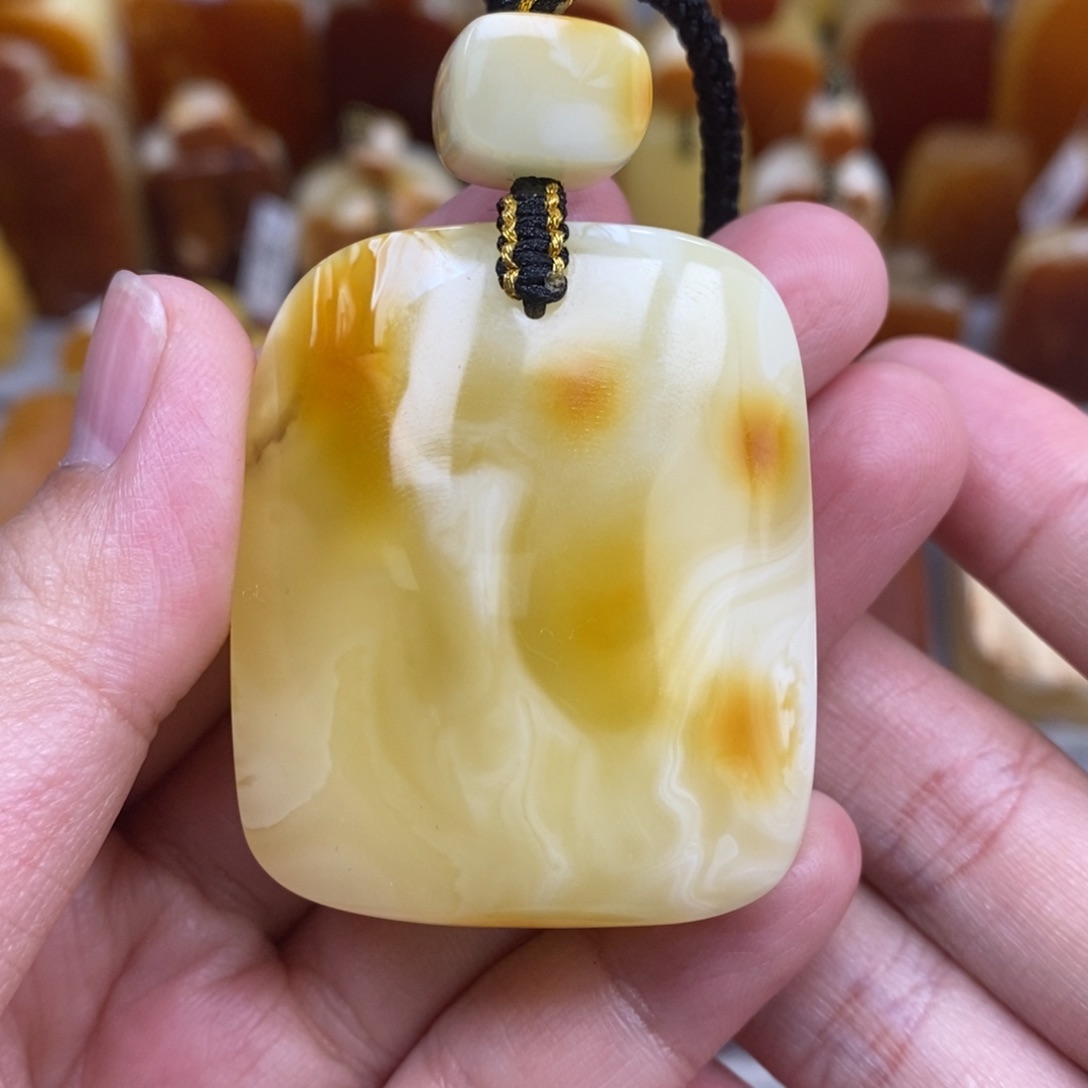 蜜蜡未镶嵌珠宝奇石
