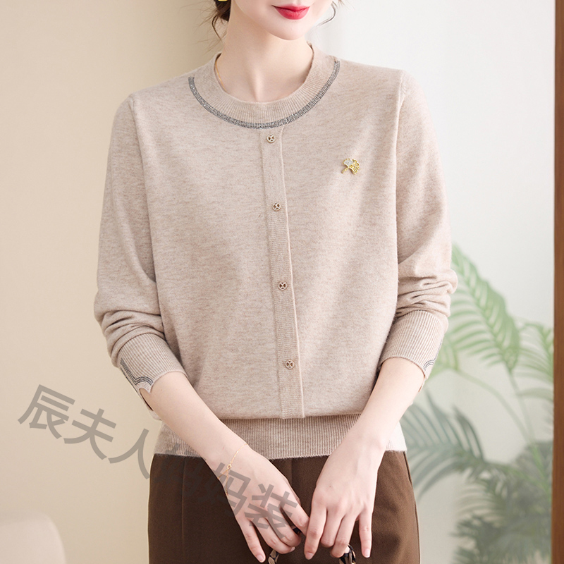2025新款妈妈春装针织衫中老年洋气高贵毛衣女春秋季长袖打底上衣