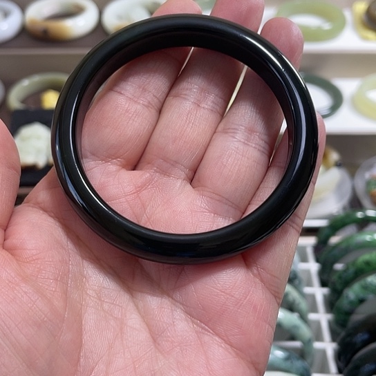 玛瑙/玉髓手镯未镶嵌千*?