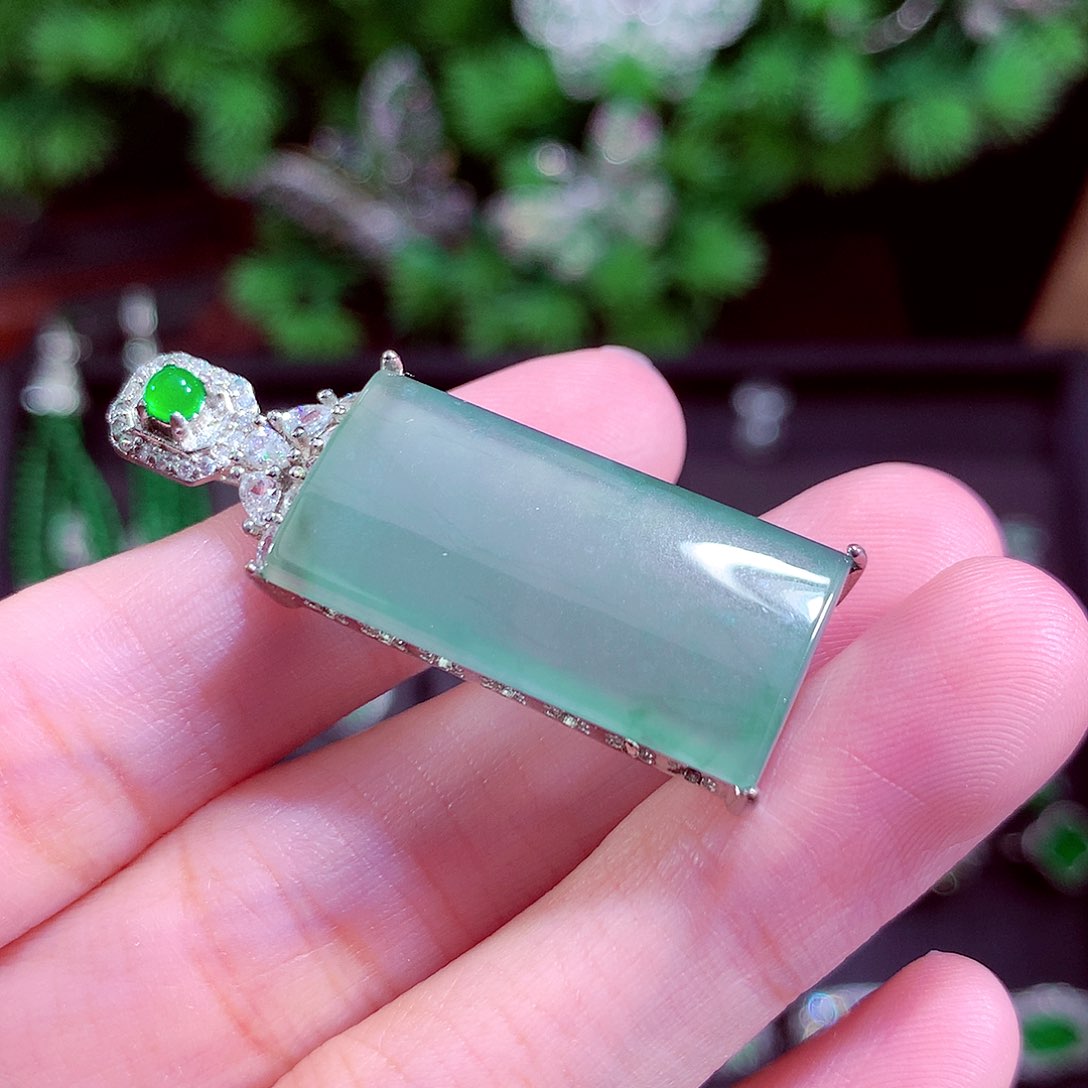 颈饰未镶嵌翡翠天然