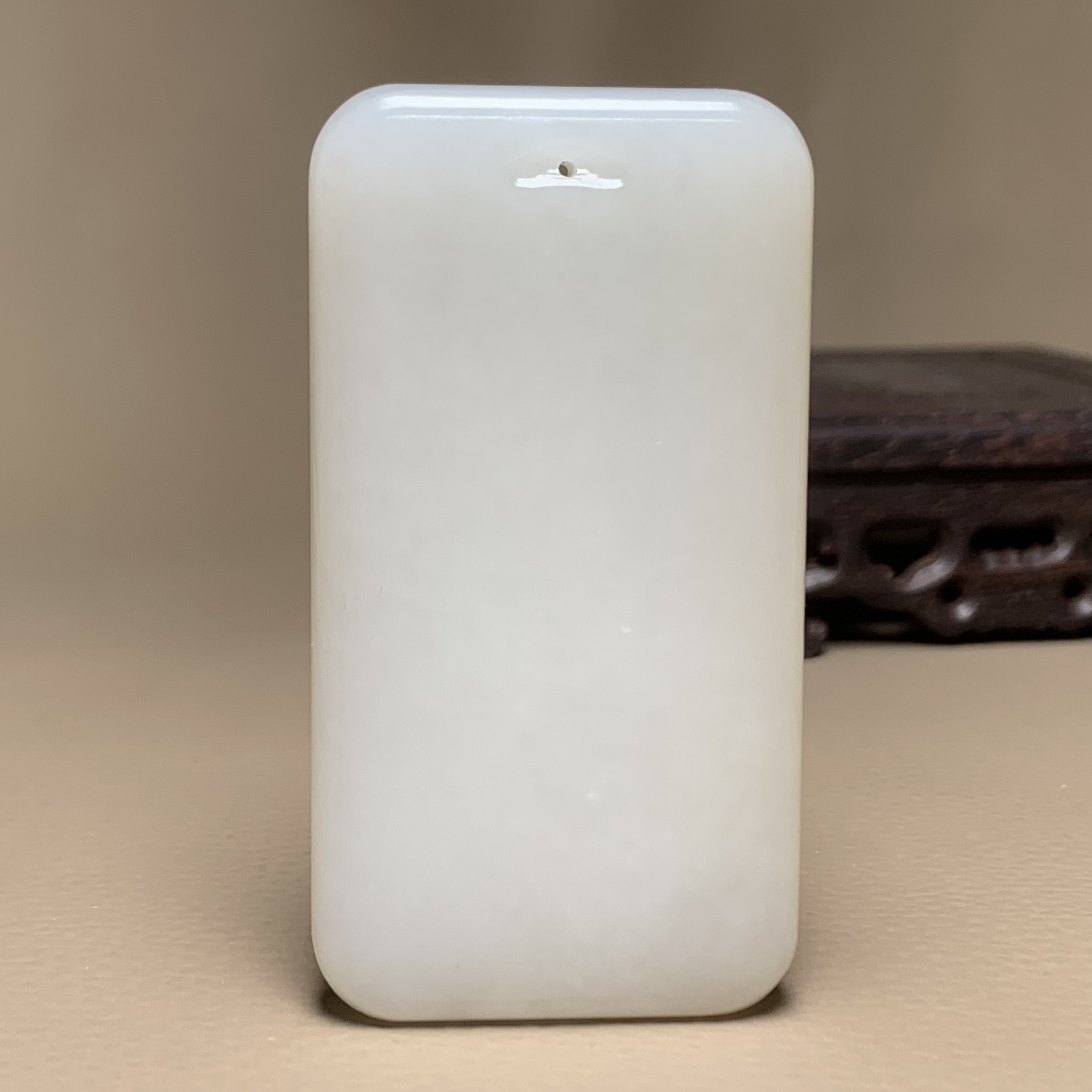 D515珠宝玉石精选和田玉牌子