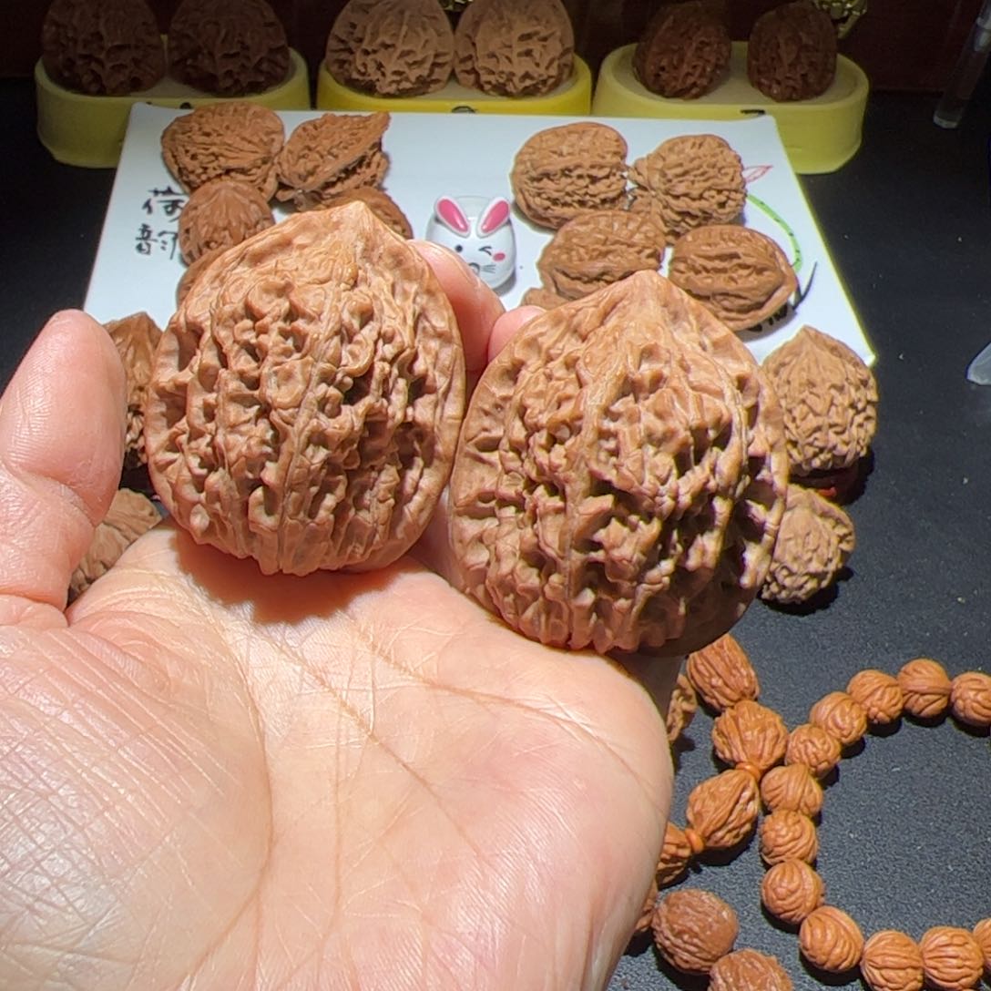 文玩核桃把件红*的欧阳锋