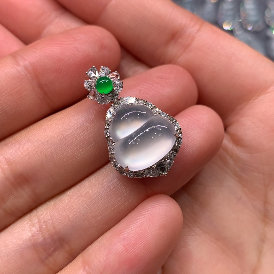 翡翠颈饰18K金镶嵌吊坠