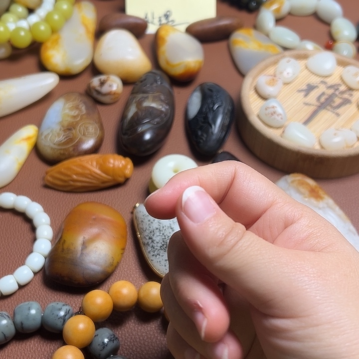 和田玉未镶嵌珠宝奇石