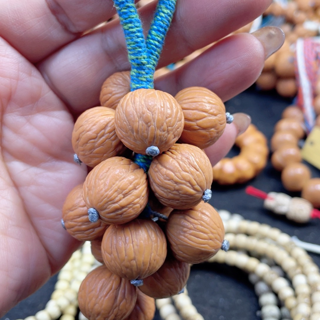 吊坠猴头核桃猴头手工编织葡萄挂坠
