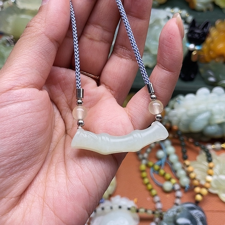 蛇纹石玉吊坠合金