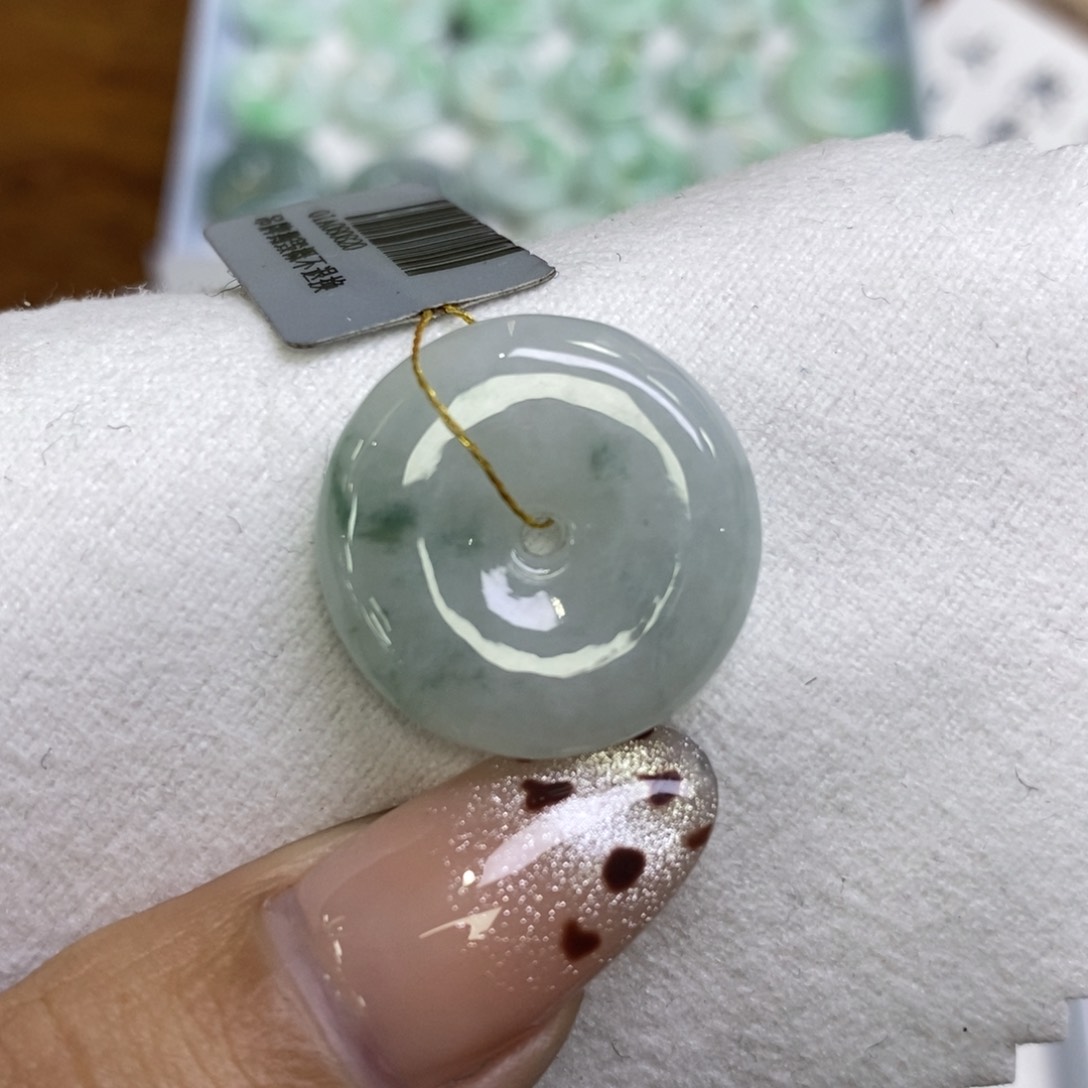 颈饰未镶嵌翡翠平安扣