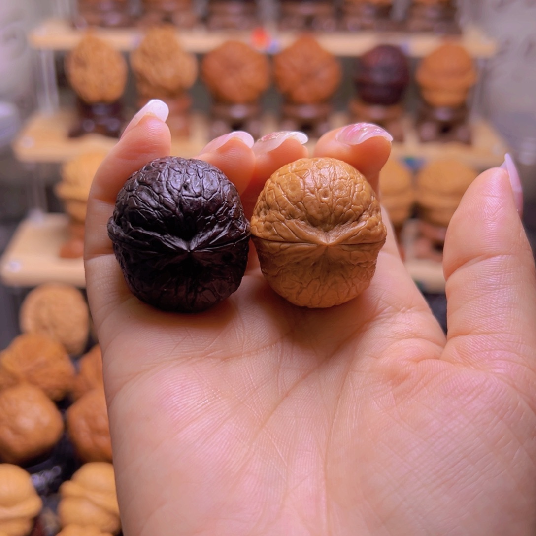 文玩核桃吊坠阴阳龙蛋H28、31