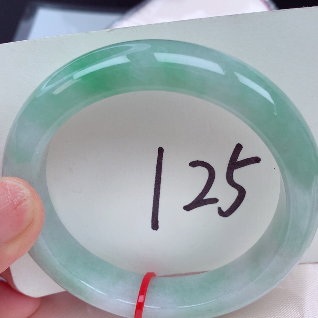 翡翠手镯未镶嵌翡翠