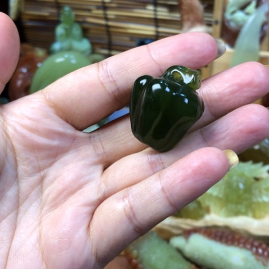 未镶嵌蛇纹石玉颈饰