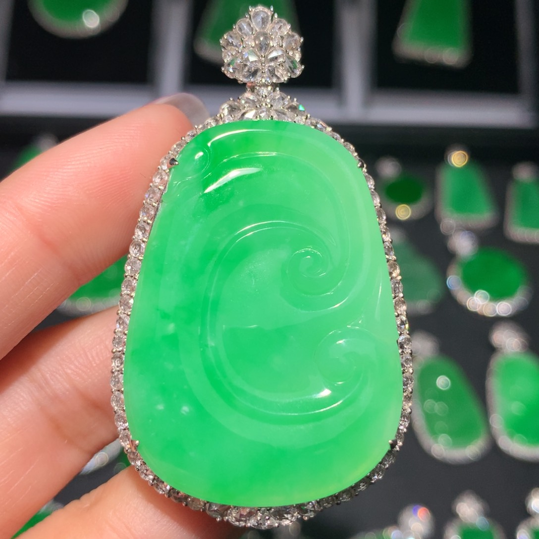 翡翠颈饰18K金镶嵌翡翠