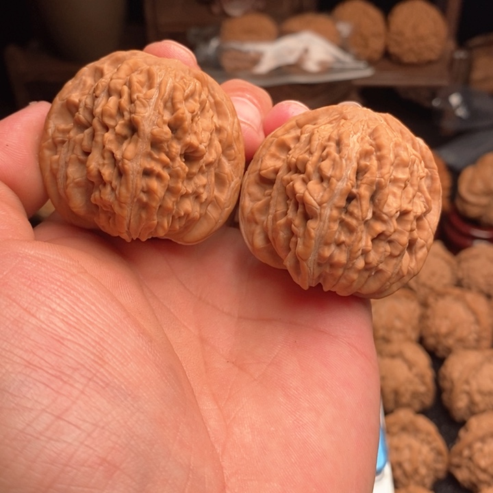 文玩核桃吊坠她*楼子