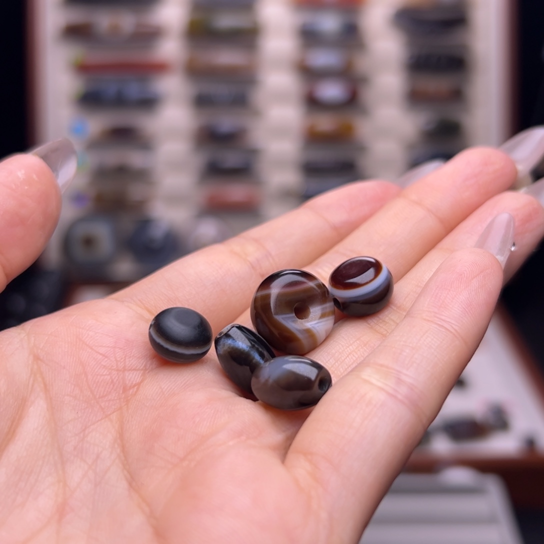 狗***妈玛瑙/玉髓未镶嵌颈饰