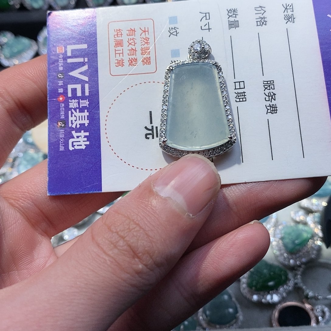 翡翠颈饰未镶嵌翡翠