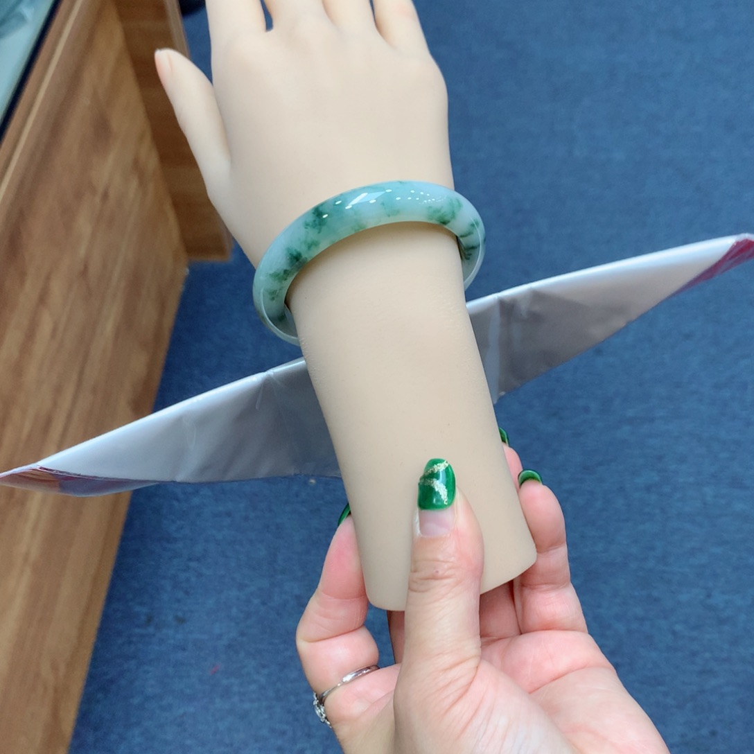 未镶嵌手镯翡翠买断