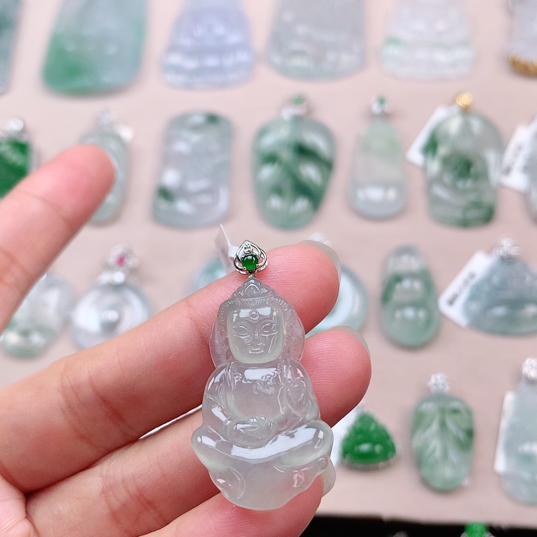翡翠颈饰18K金镶嵌张*新宝宝佛