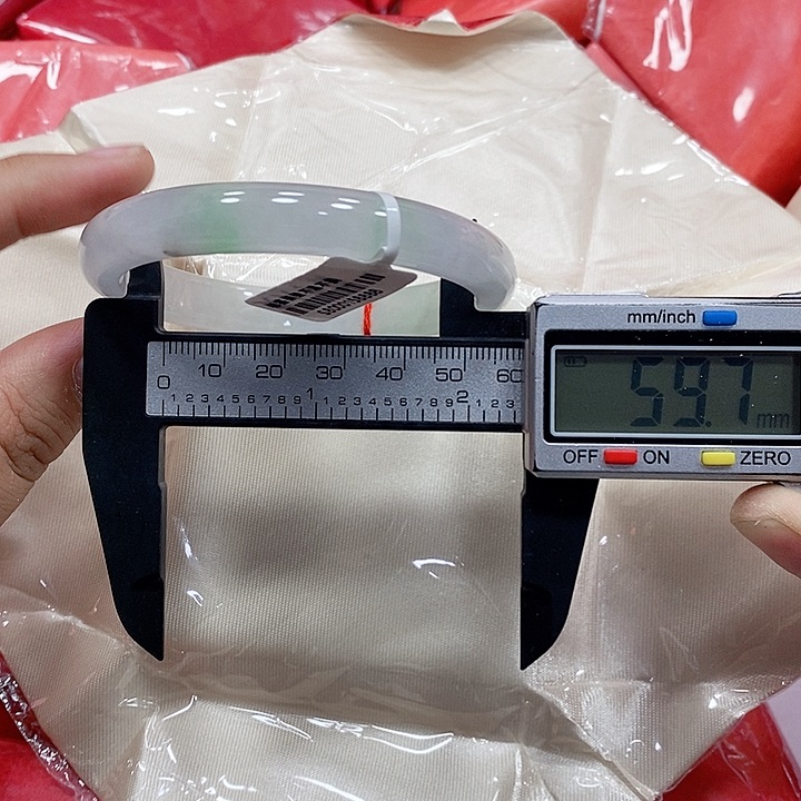 翡翠手镯未镶嵌188 