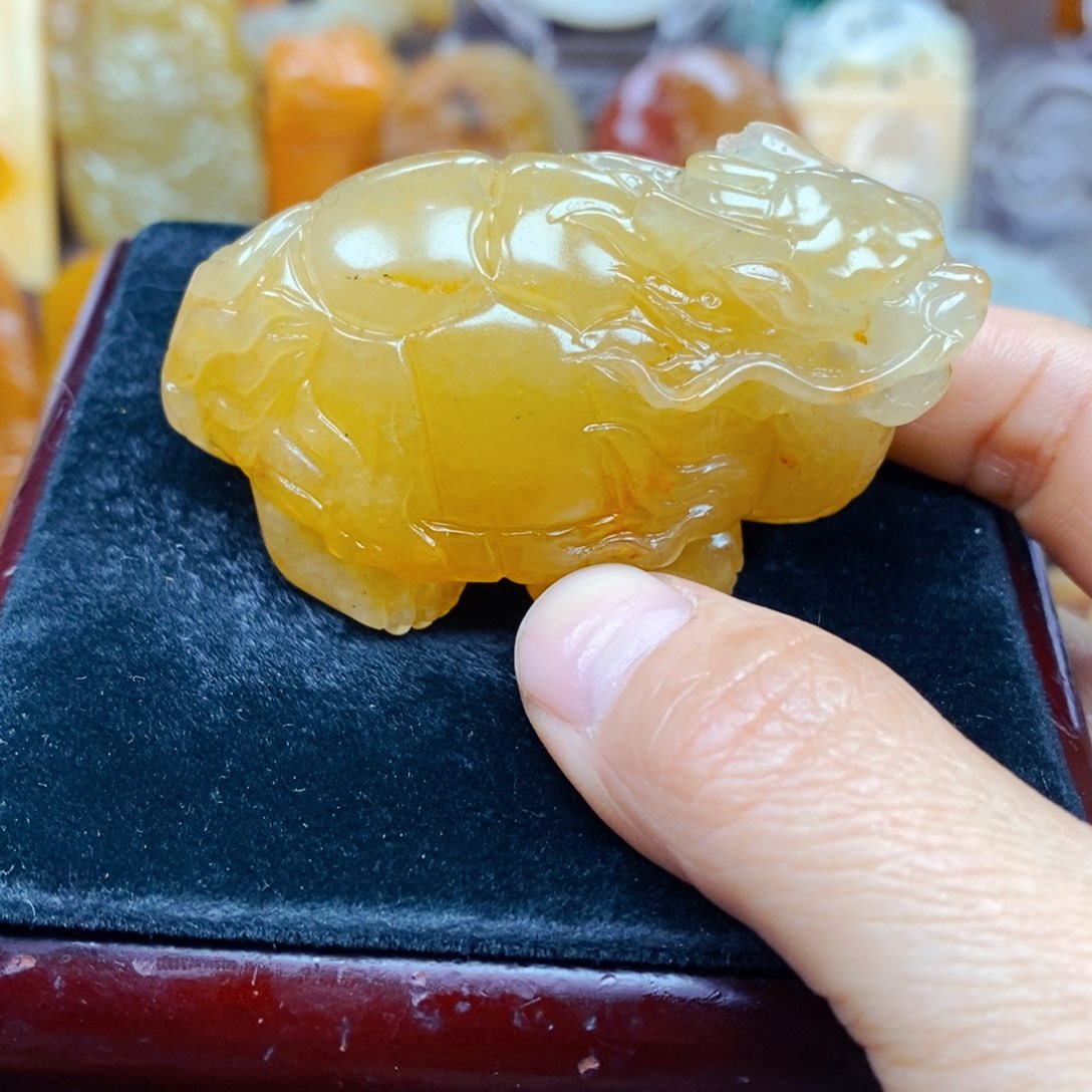 石英质玉（黄龙玉）未镶嵌颈饰