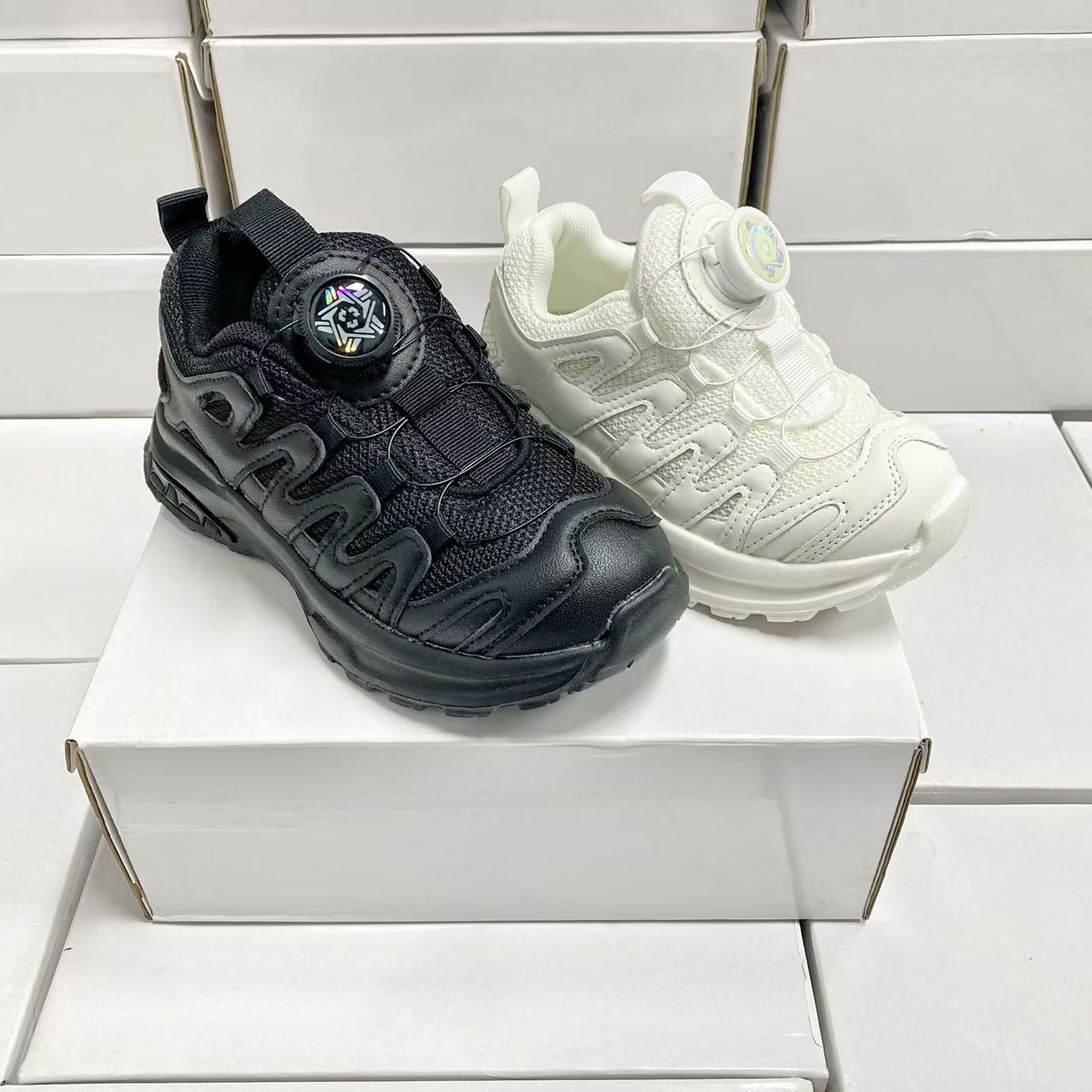 2350萌蒙轻奢四季薄款儿童运动鞋男女童小白鞋旋转扣轻便底透气面