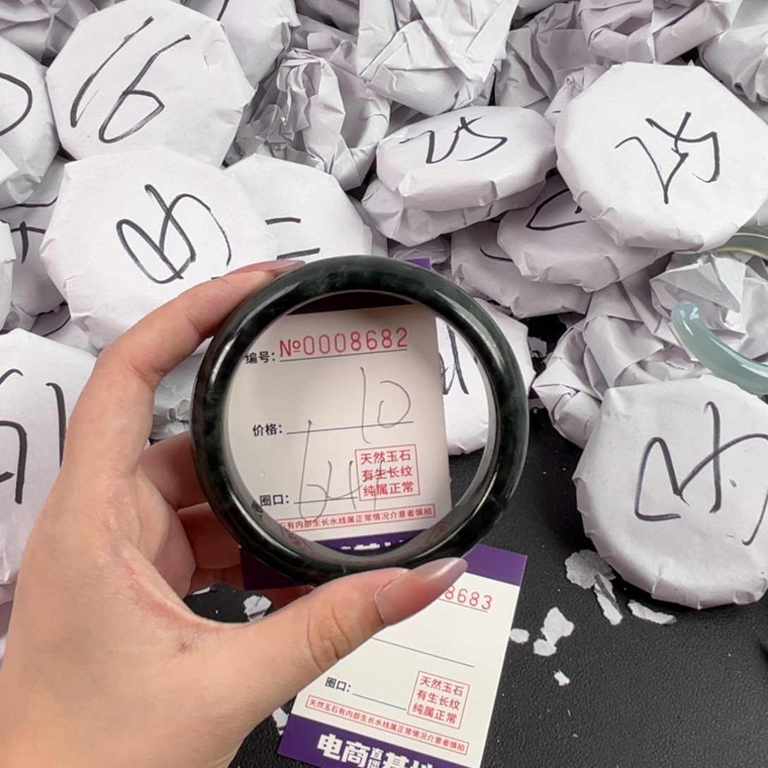 玛瑙/玉髓手镯未镶嵌8682