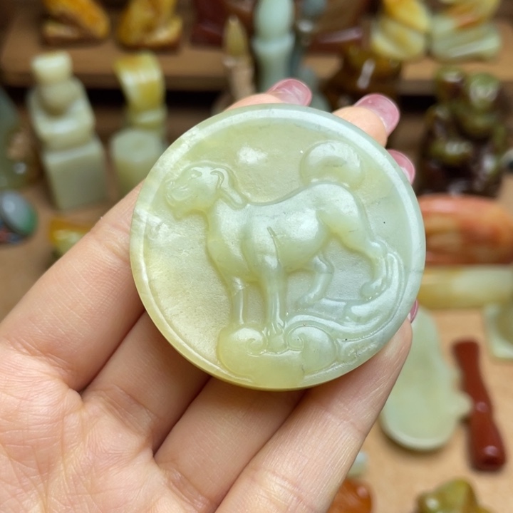 蛇纹石玉未镶嵌颈饰