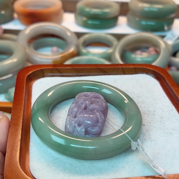 石英岩玉手镯未镶嵌凡****主