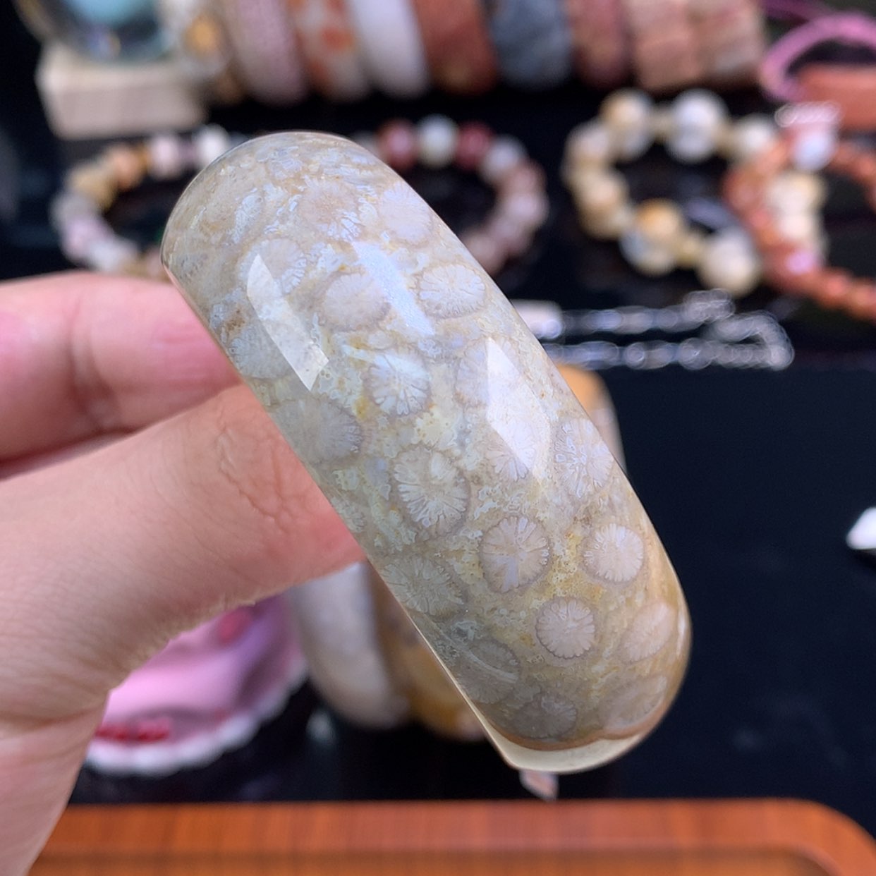 【闪购商品】颈饰未镶嵌硅化珊瑚（珊瑚玉）32号52.9圈皮花花