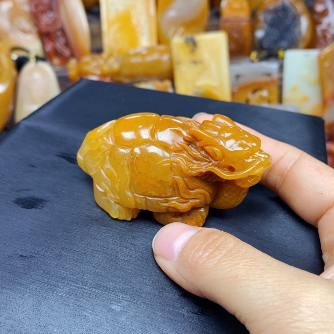 石英质玉（黄龙玉）颈饰未镶嵌