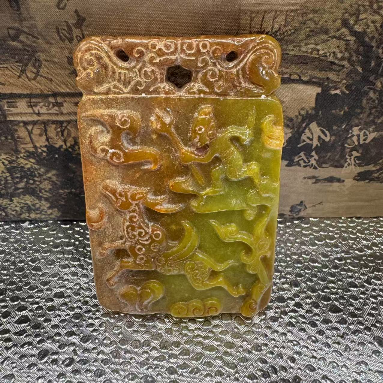 r124/AW  沁色玉牌摆件