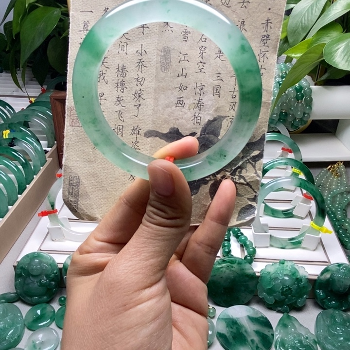 *****石英质玉未镶嵌手镯