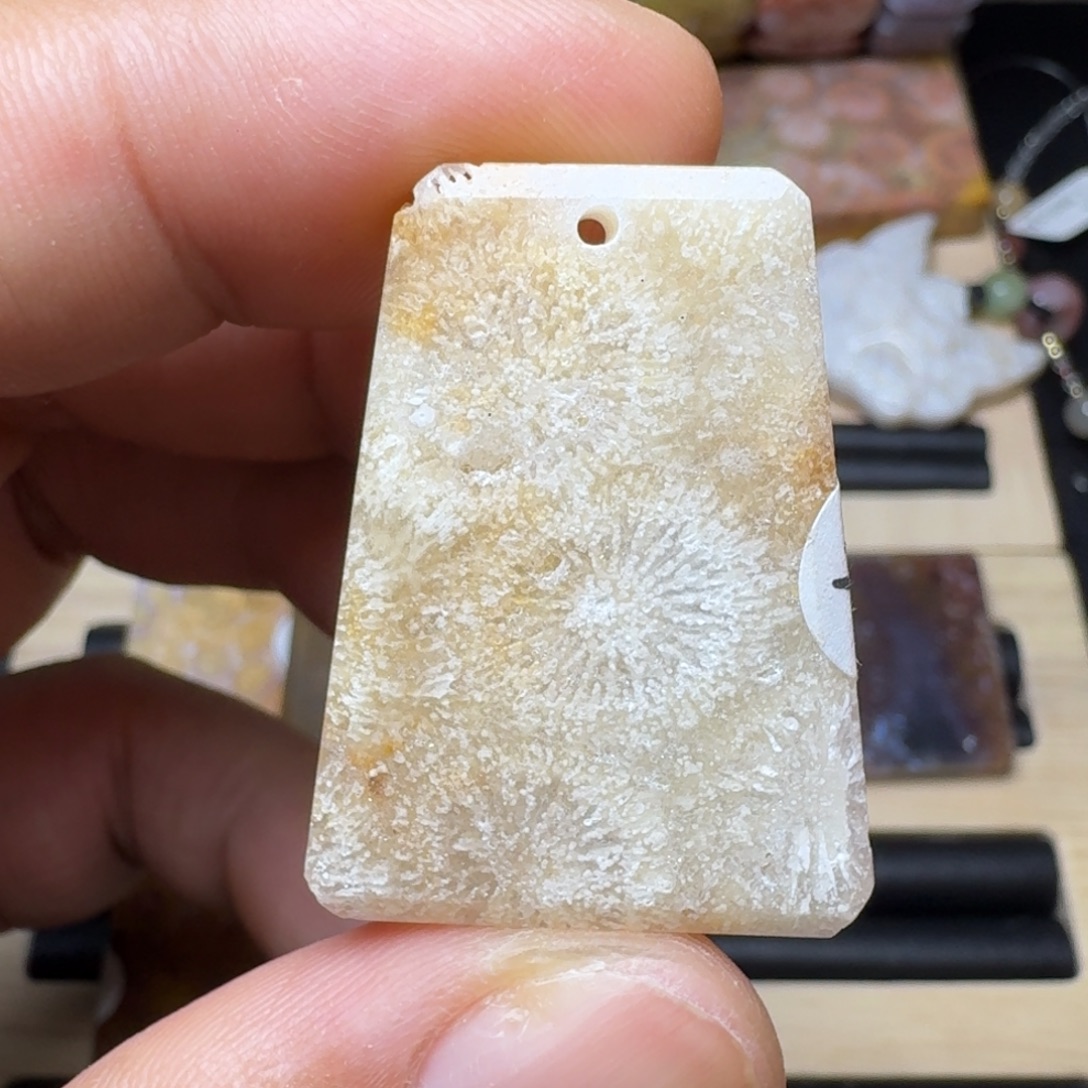 未镶嵌纯天然色有机玉石保真色硅化玉