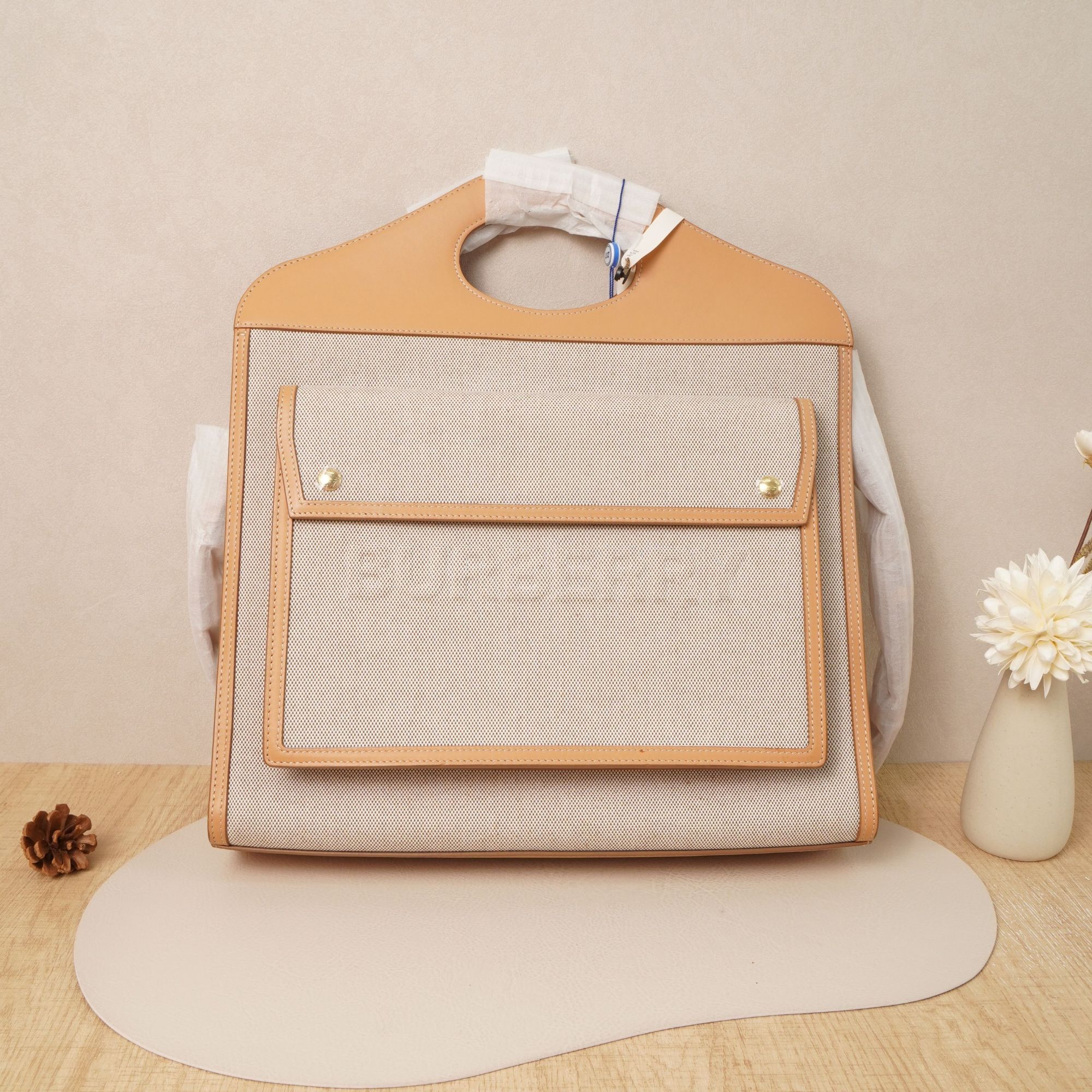 95新 BURBERRY/博柏利 口袋包帆布托特米色/肩带/DS023741