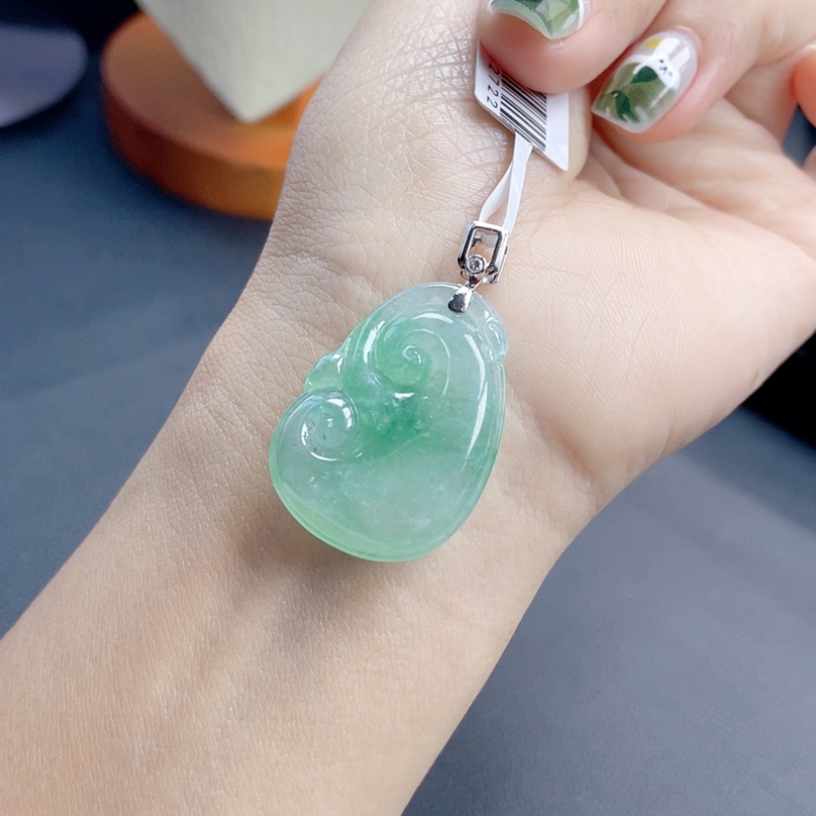 【闪购商品】翡翠颈饰18K金镶嵌70号 冰甜绿