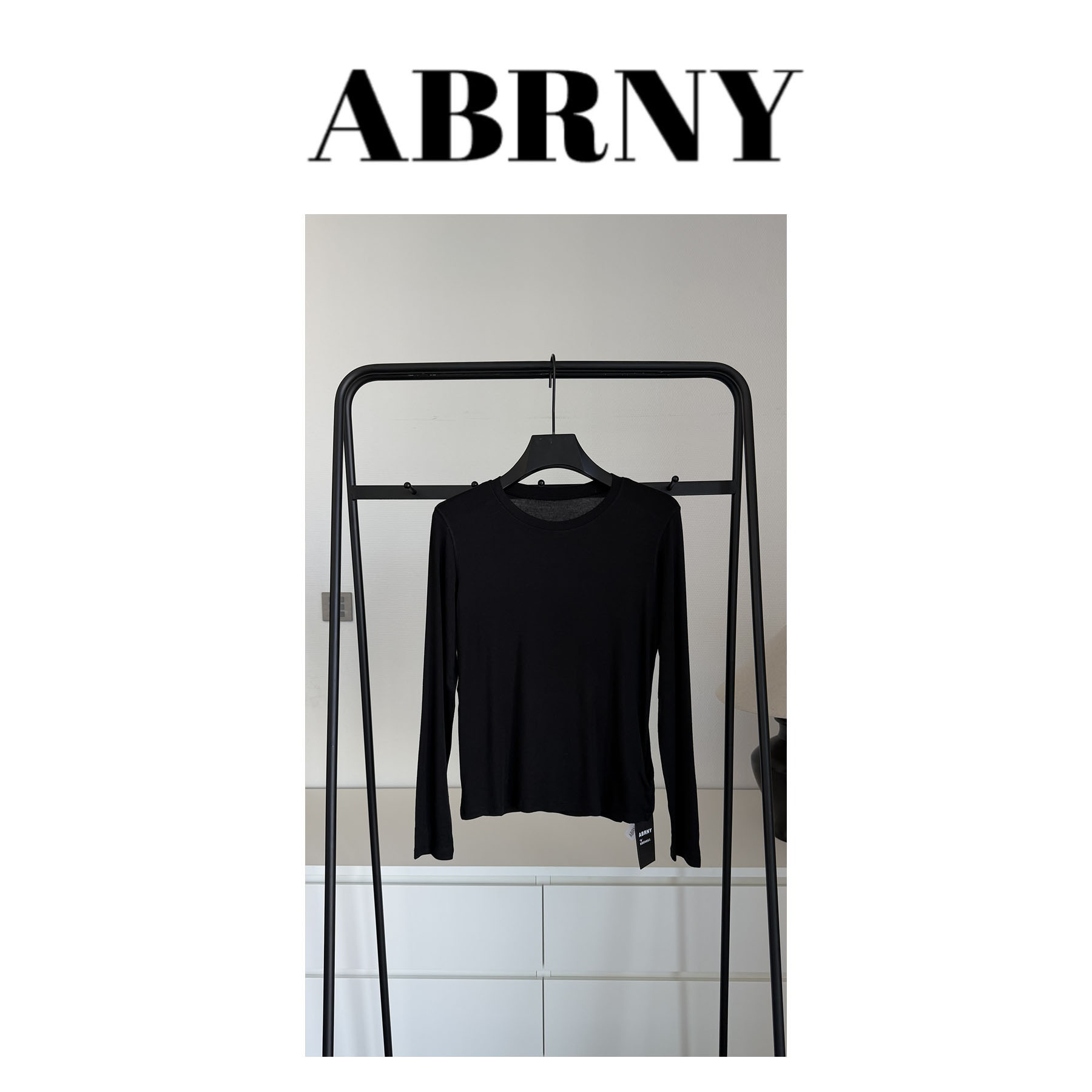 许小黑【54182】纯色常规款T恤简约圆领显瘦长袖打底衫54182