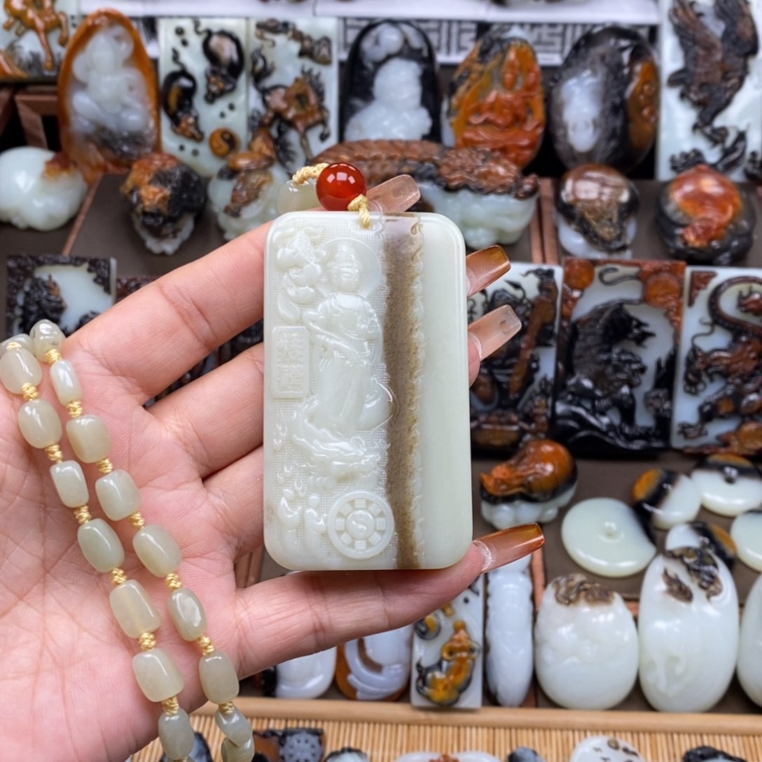 颈饰未镶嵌和田玉