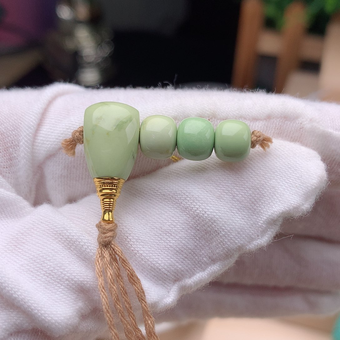 绿松石配饰未镶嵌