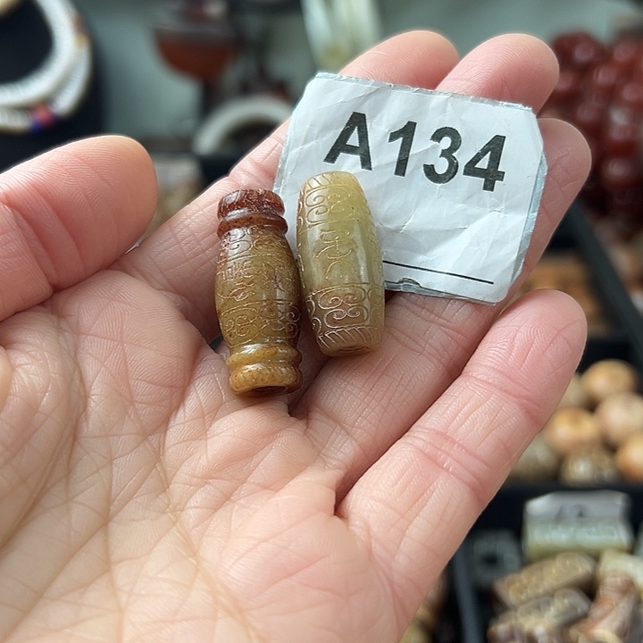用***1和田玉（糖玉）未镶嵌颈饰