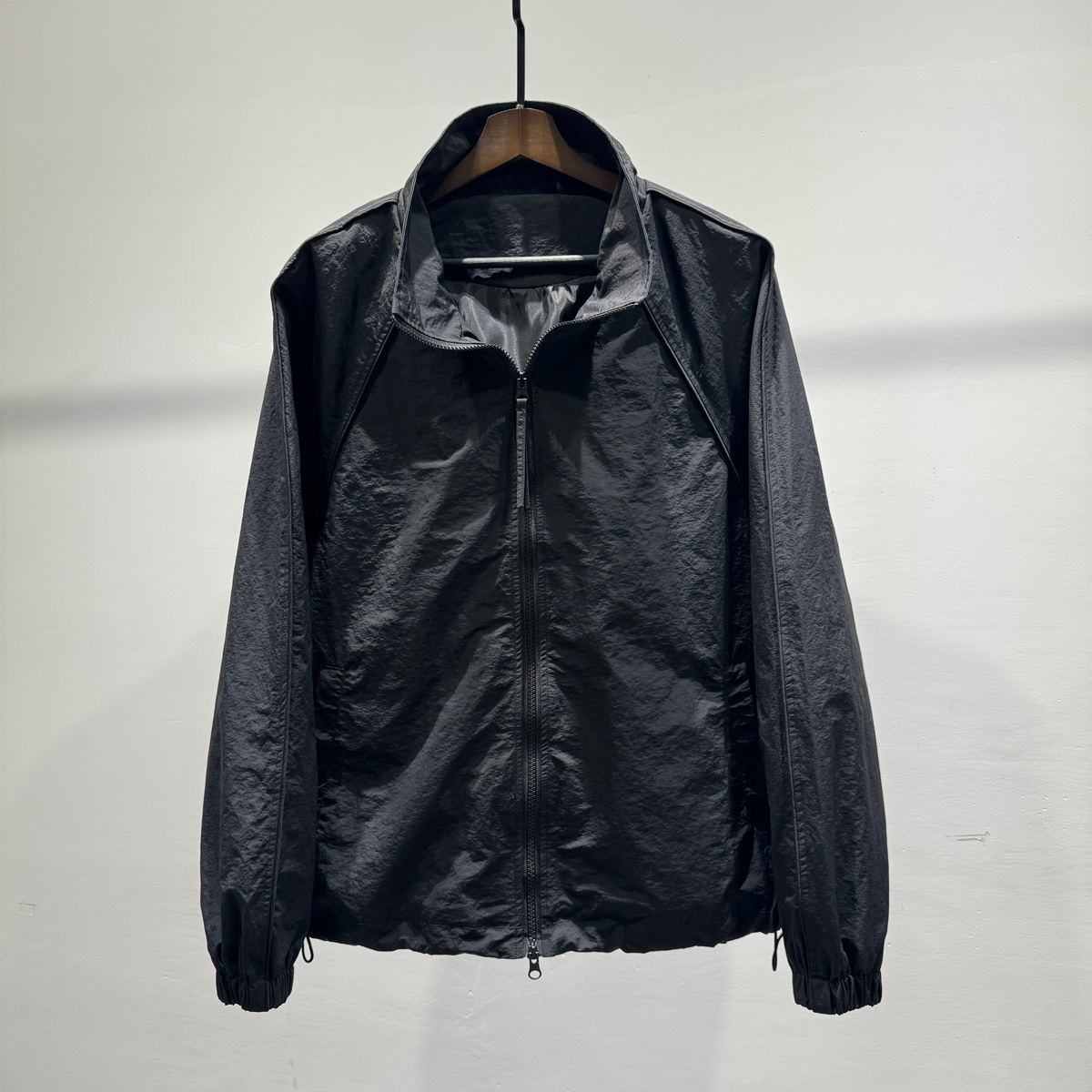 时尚百搭秋冬新款立领夹克潮牌男士韩版百搭宽松休闲黑色抽绳外套