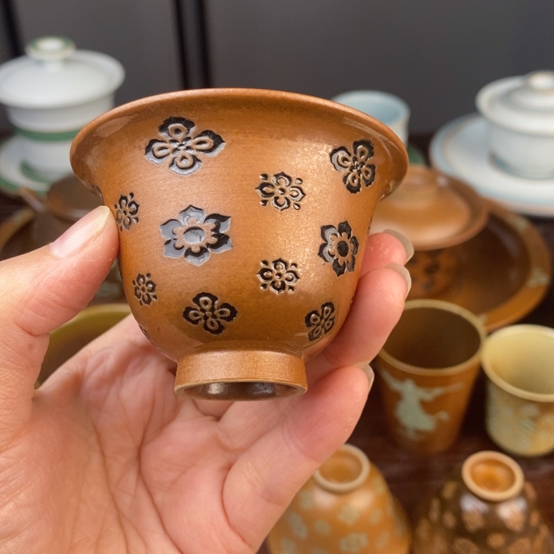 朱砂胎草木灰宝相花纹铃铛杯