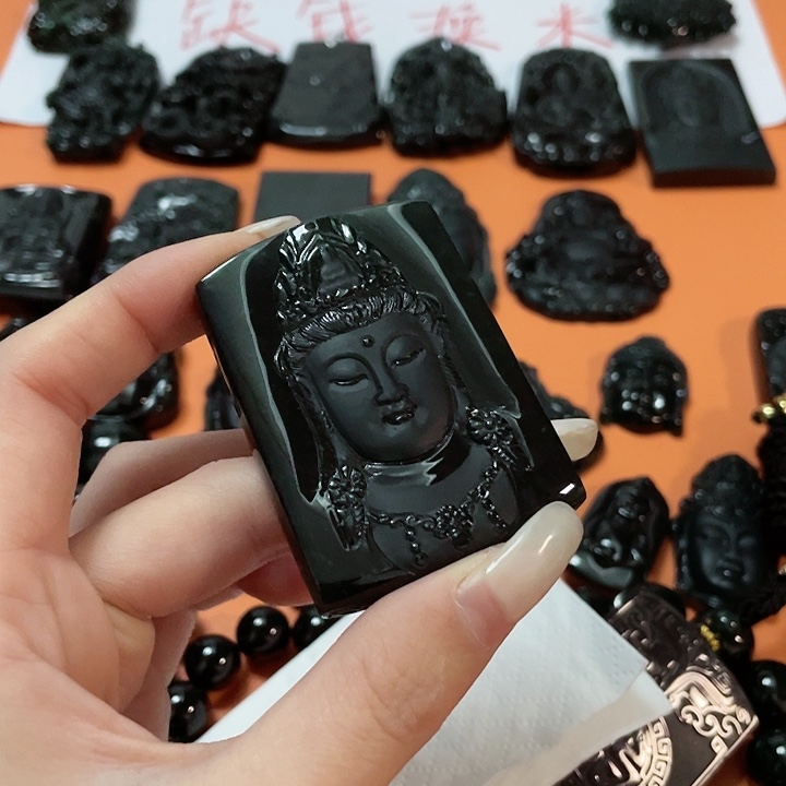 翡翠颈饰未镶嵌小**提